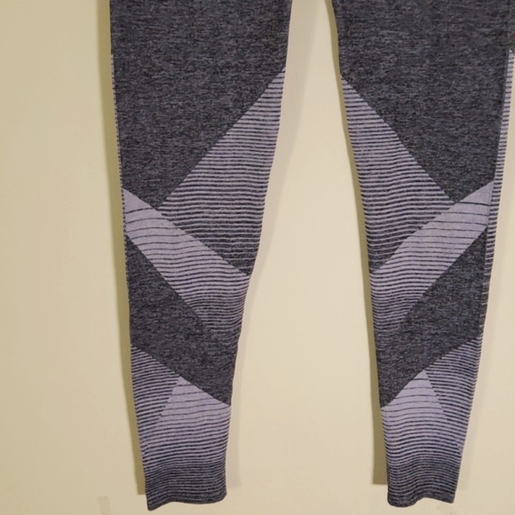 Leggins Women's Tri-color  No size or brand tag waist 13" flat 10" Rise - Picture 2 of 4